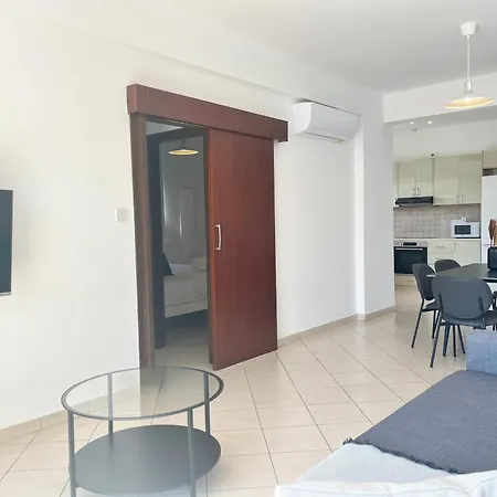 Phaedrus Living Urban Apartment *